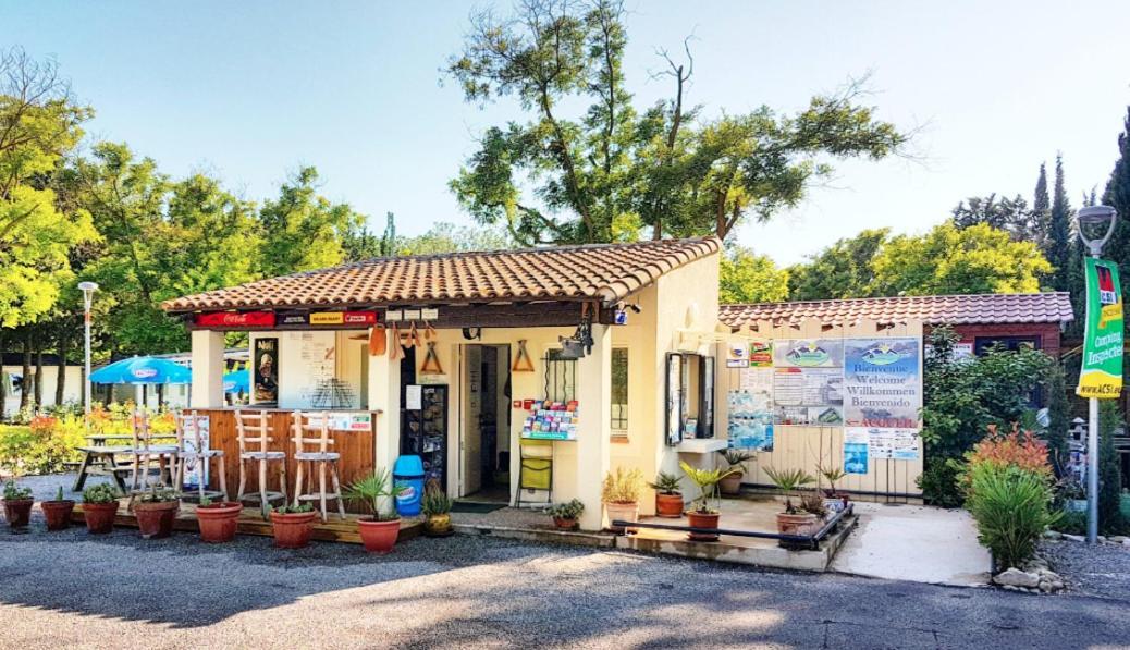 Camping Porte Des Alpilles By M.A Destination Glamping Saint-Étienne-du-Grès Extérieur photo