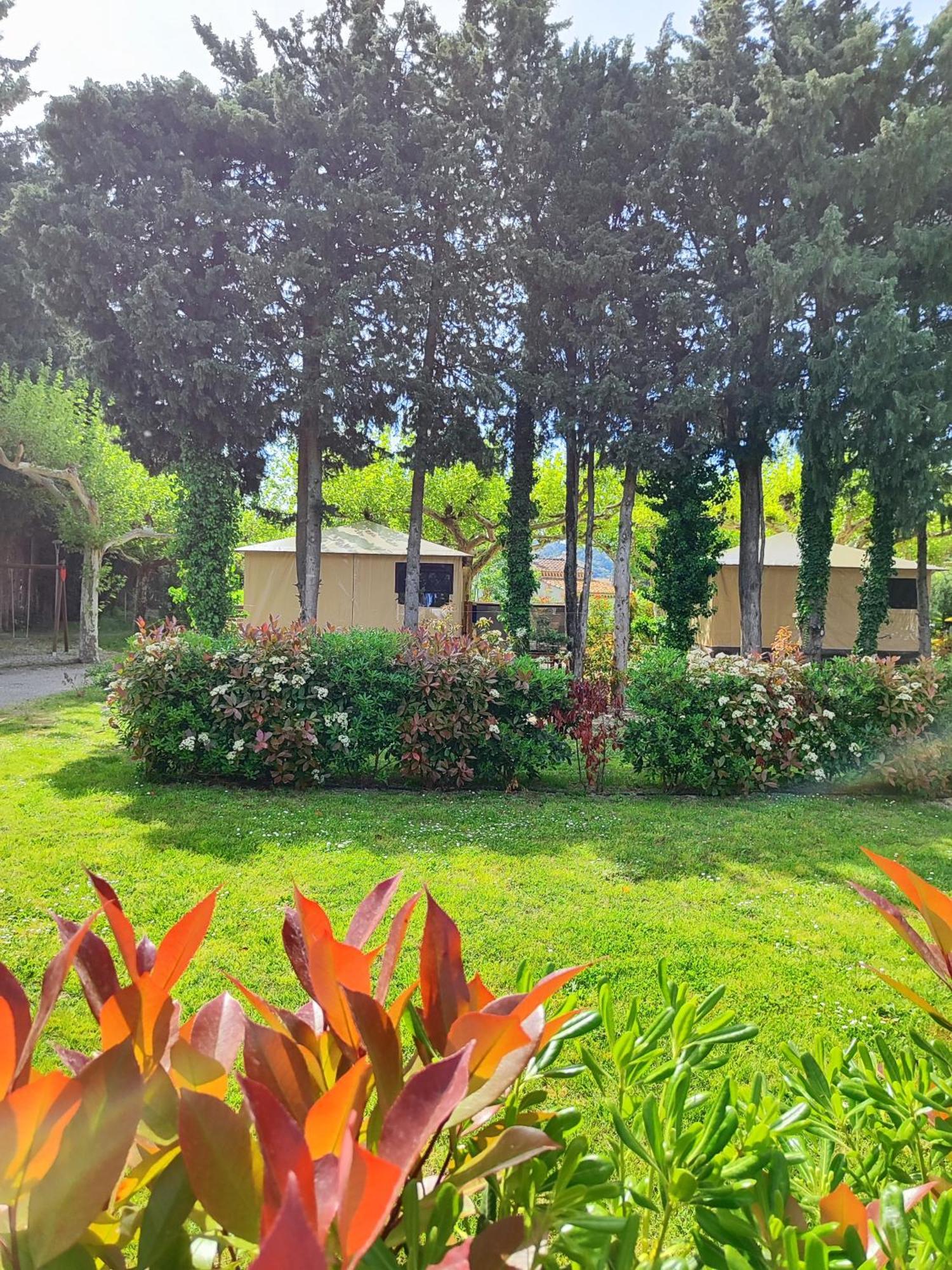 Camping Porte Des Alpilles By M.A Destination Glamping Saint-Étienne-du-Grès Extérieur photo
