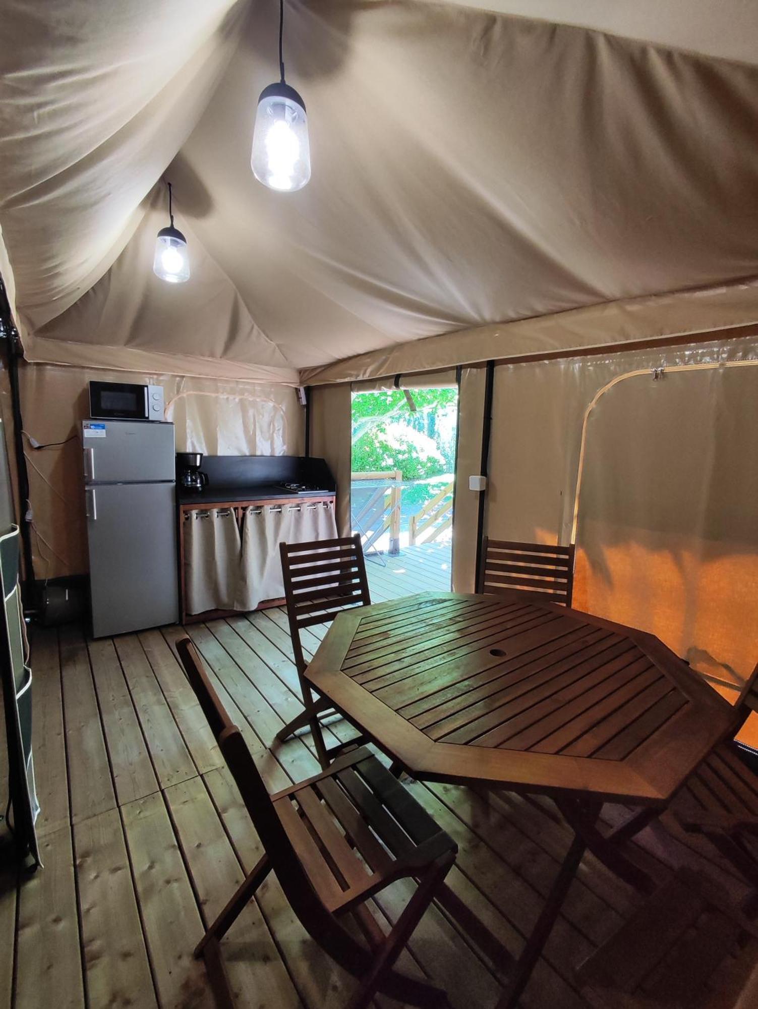 Camping Porte Des Alpilles By M.A Destination Glamping Saint-Étienne-du-Grès Extérieur photo