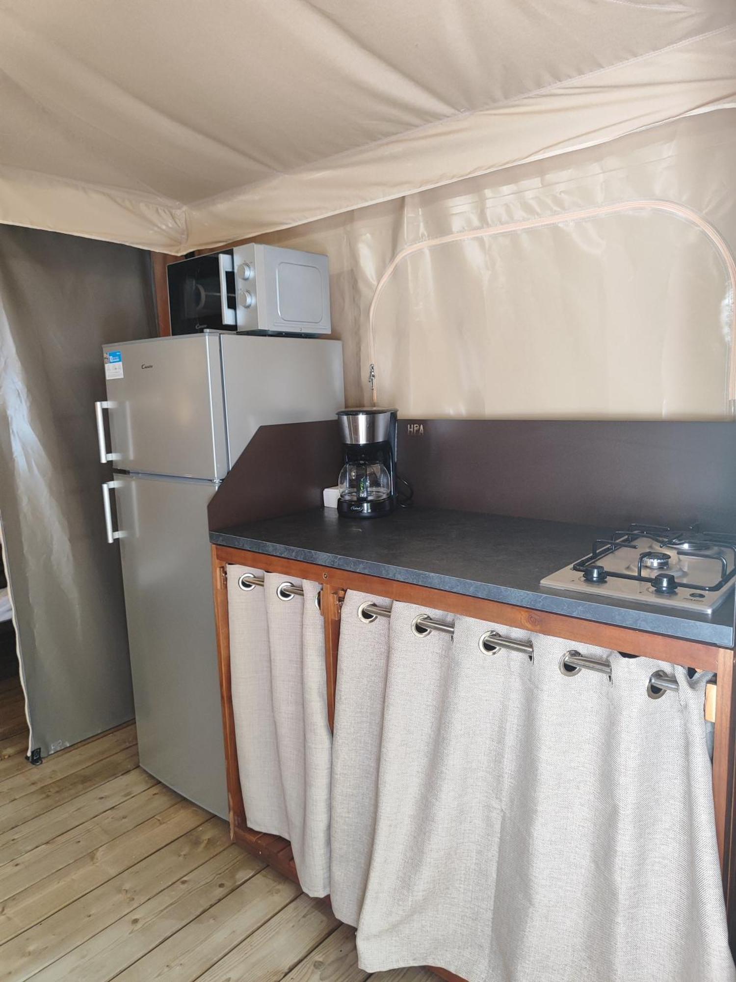 Camping Porte Des Alpilles By M.A Destination Glamping Saint-Étienne-du-Grès Extérieur photo