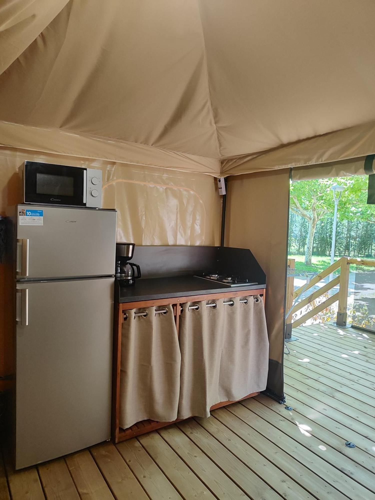 Camping Porte Des Alpilles By M.A Destination Glamping Saint-Étienne-du-Grès Extérieur photo