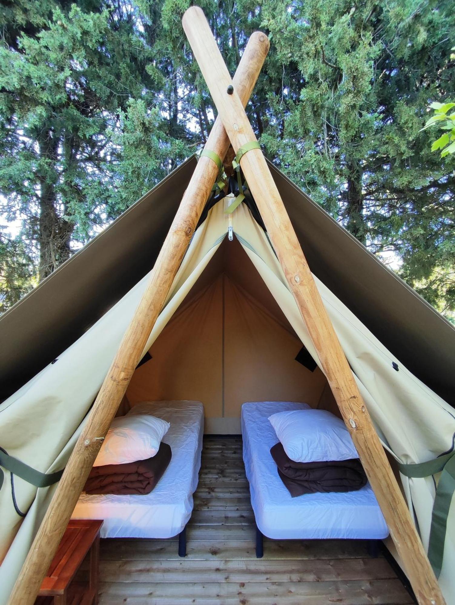 Camping Porte Des Alpilles By M.A Destination Glamping Saint-Étienne-du-Grès Extérieur photo