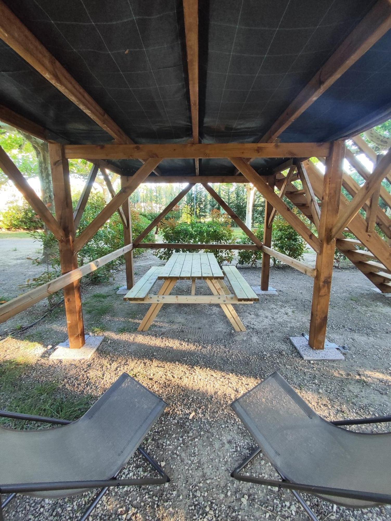 Camping Porte Des Alpilles By M.A Destination Glamping Saint-Étienne-du-Grès Extérieur photo