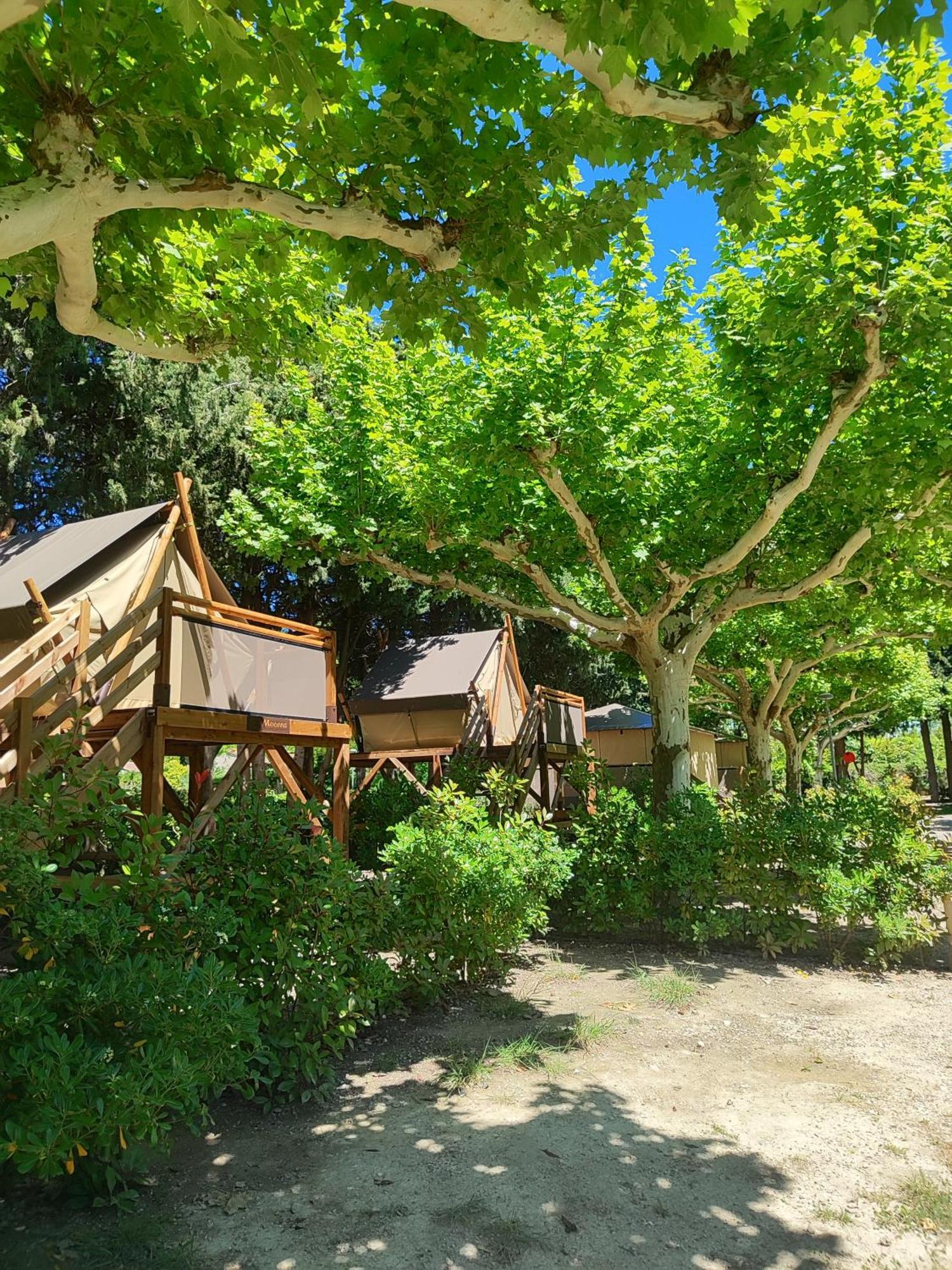 Camping Porte Des Alpilles By M.A Destination Glamping Saint-Étienne-du-Grès Extérieur photo